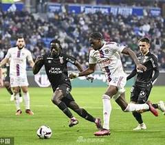 熊猫体育入口 -夏洛特黄蜂赛前再遭质疑，志在荷甲名次提升，引发热议，阵容厚度经受考验 